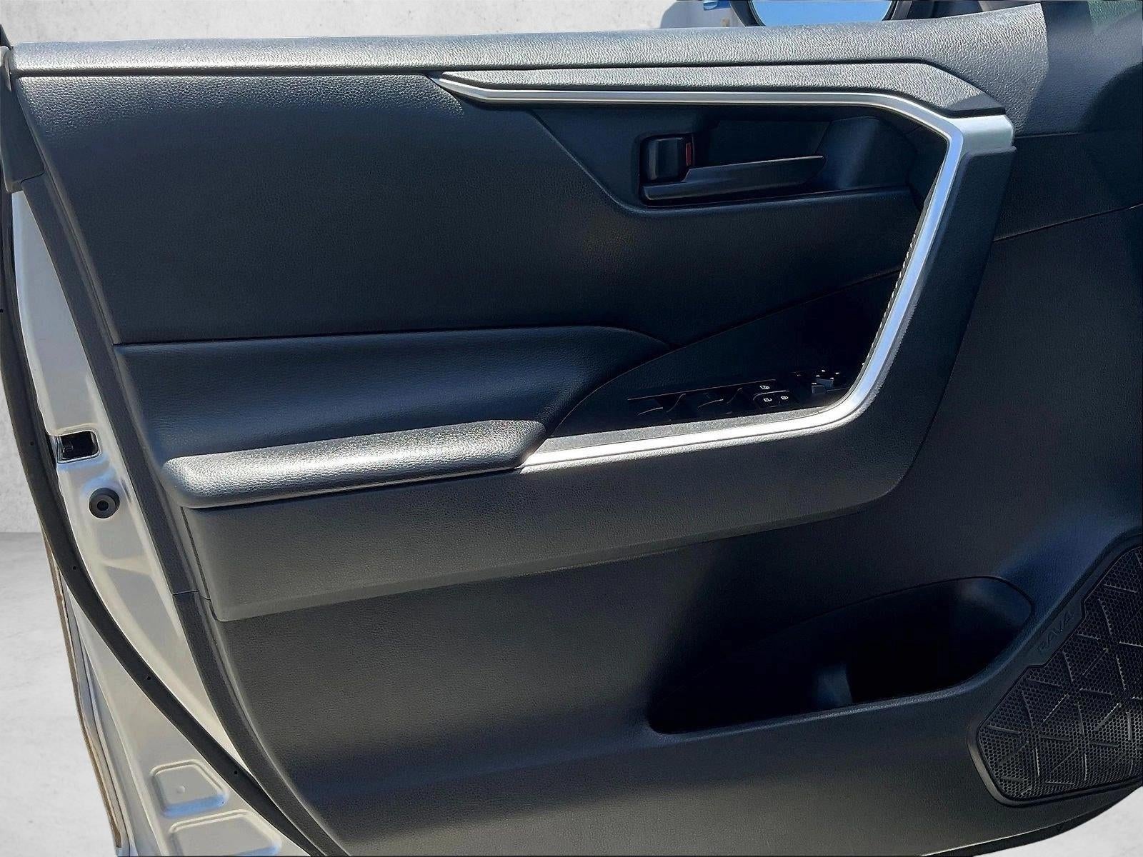 2020 Toyota RAV4 LE FWD (GS)