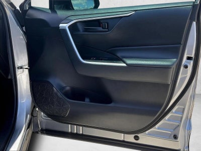 2020 Toyota RAV4 LE FWD (GS)