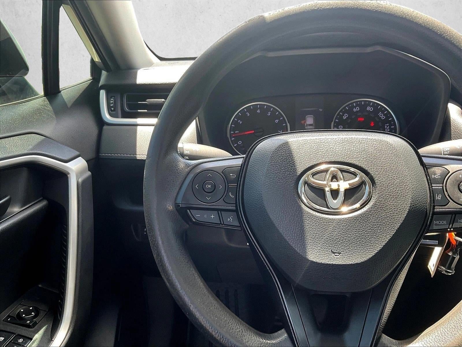 2020 Toyota RAV4 LE FWD (GS)