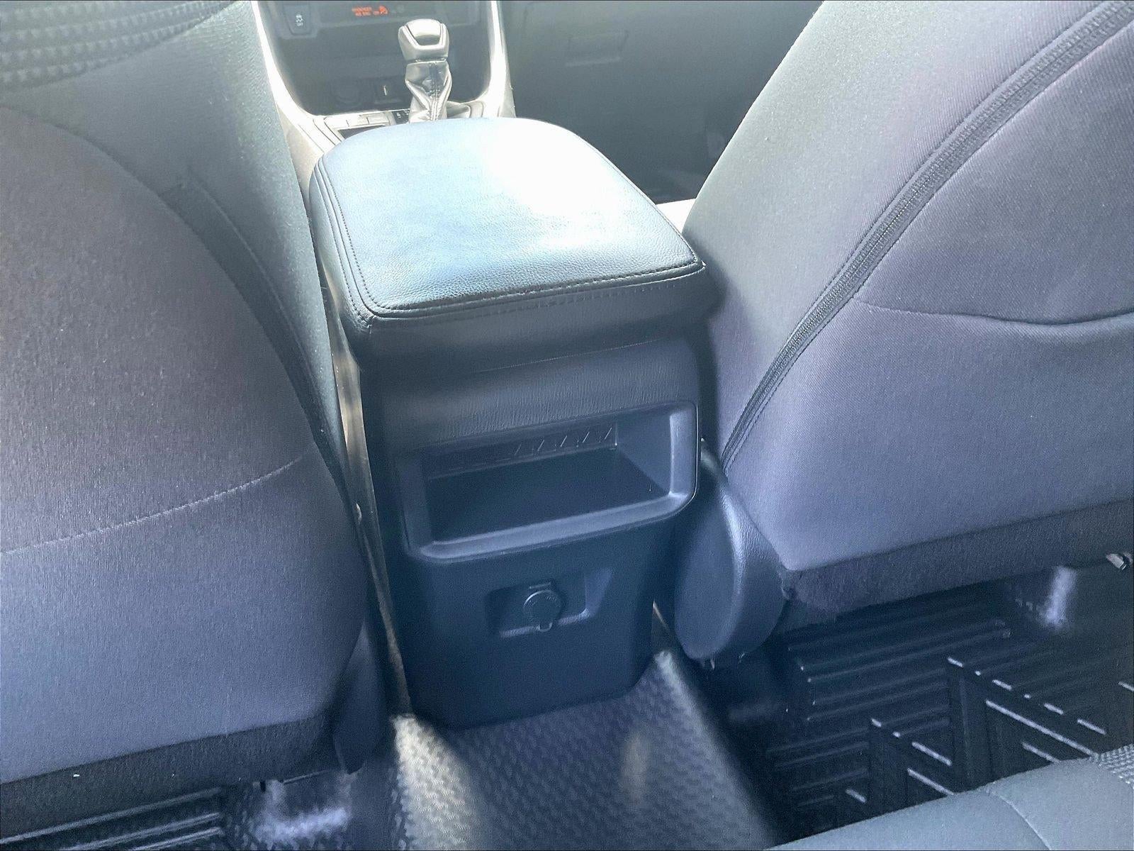 2020 Toyota RAV4 LE FWD (GS)