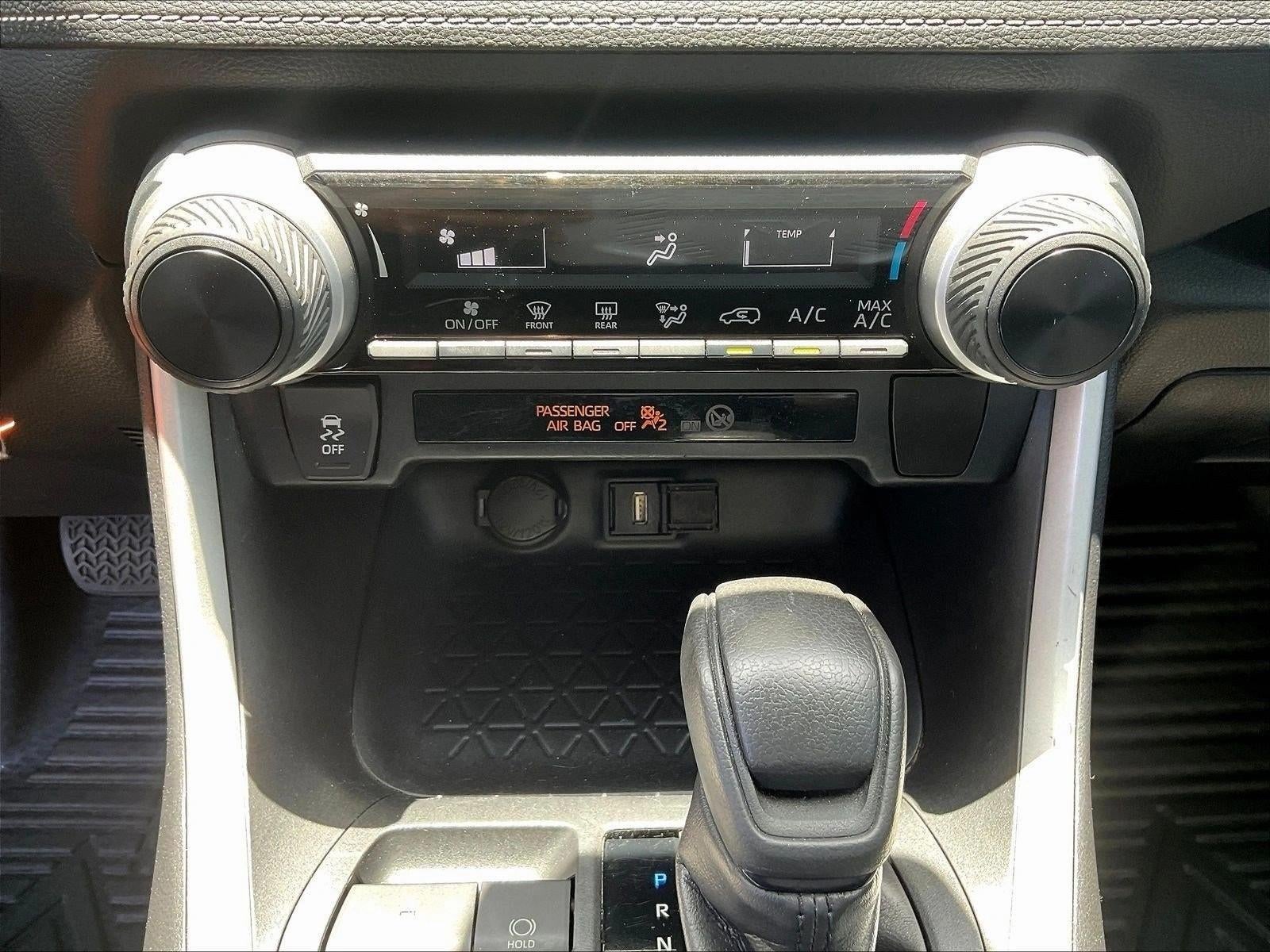 2020 Toyota RAV4 LE FWD (GS)
