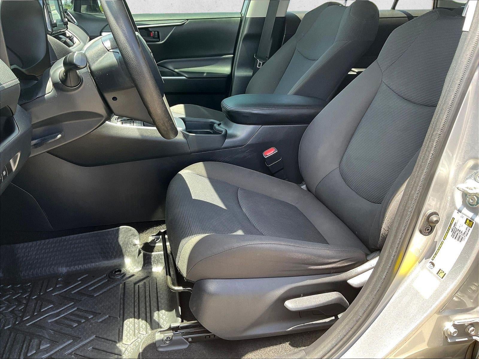 2020 Toyota RAV4 LE FWD (GS)