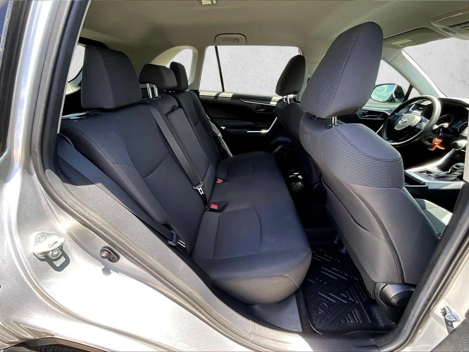 2020 Toyota RAV4 LE FWD (GS)