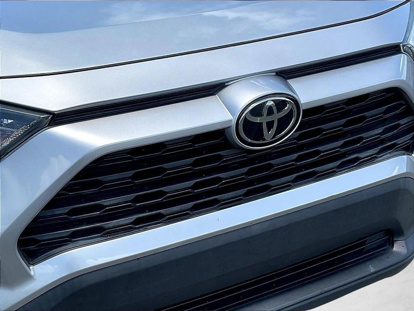 2020 Toyota RAV4 LE FWD (GS)