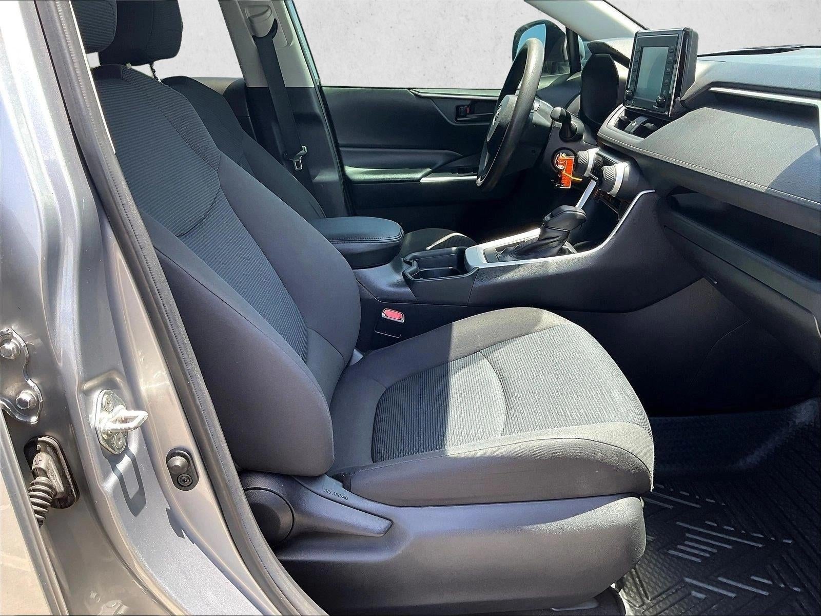 2020 Toyota RAV4 LE FWD (GS)