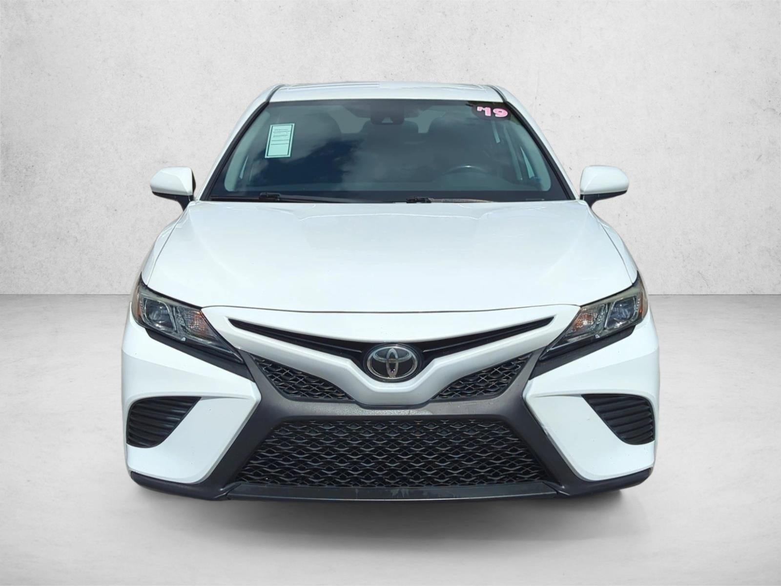 2019 Toyota Camry SE Auto (SE)