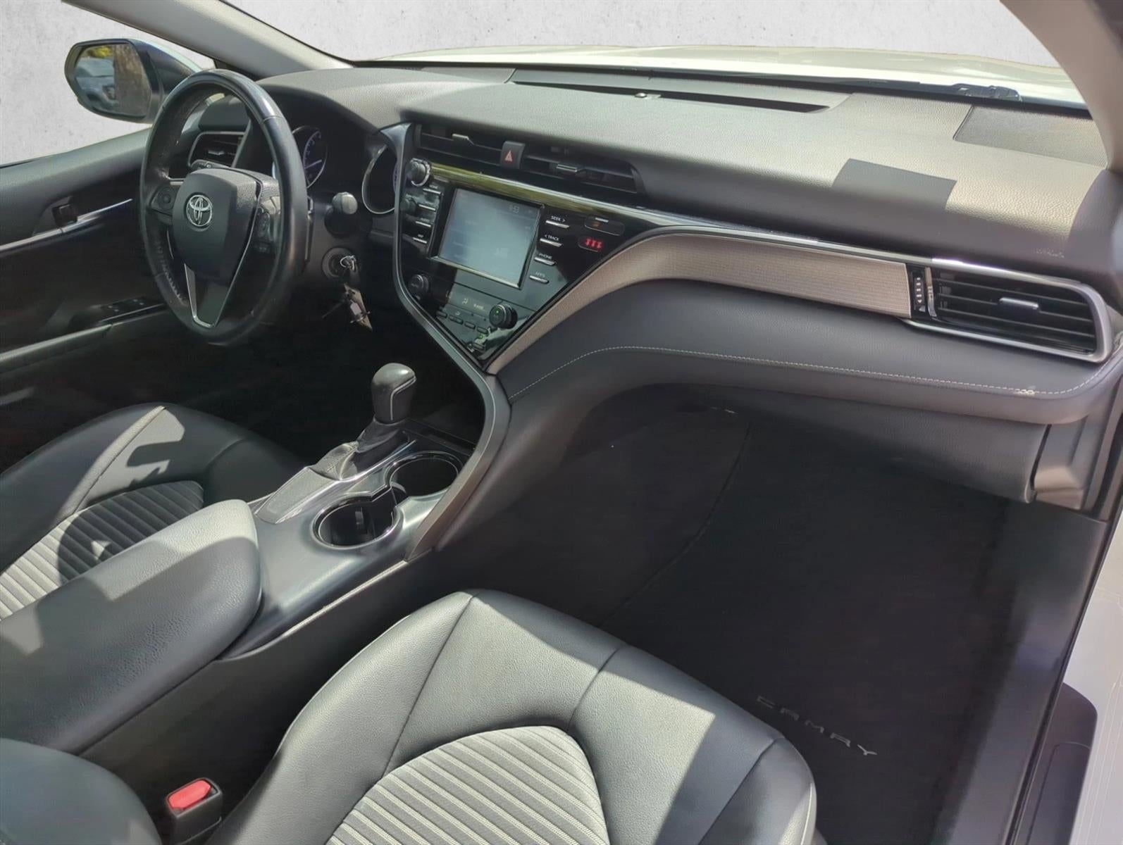2019 Toyota Camry SE Auto (SE)