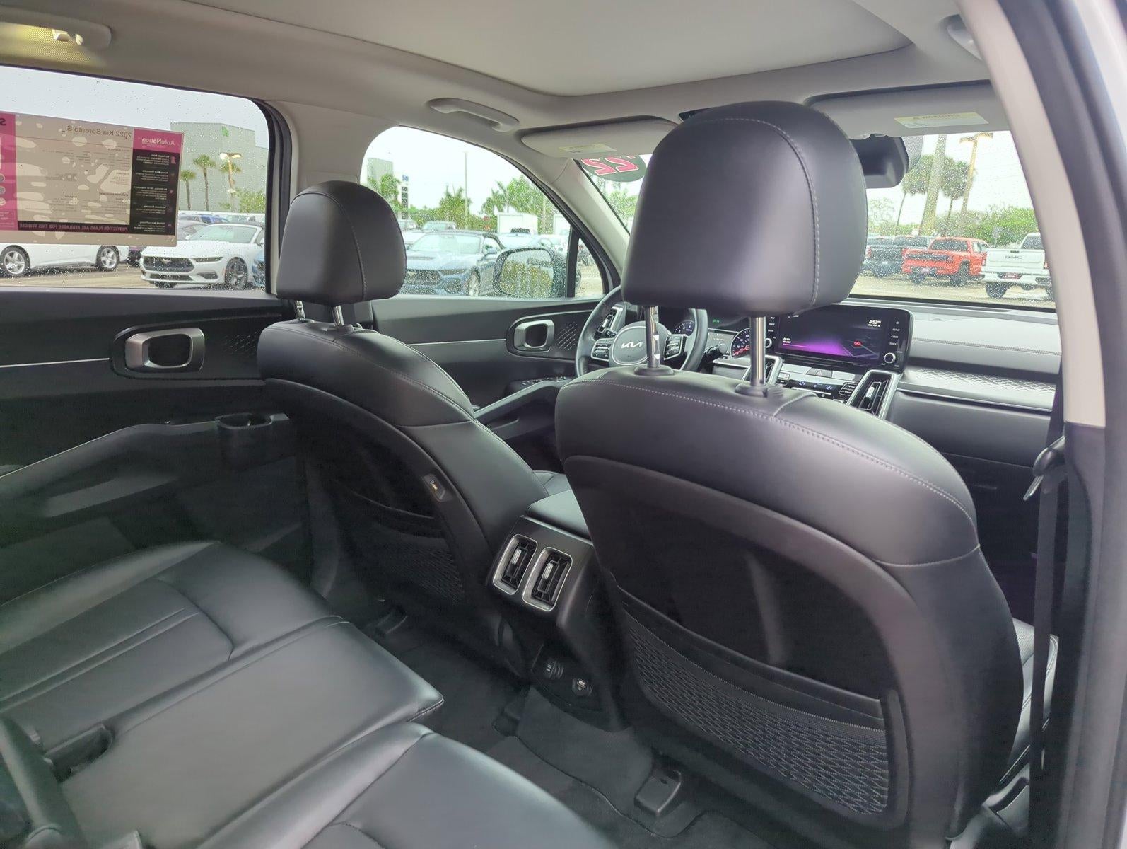 2022 Kia Sorento S FWD