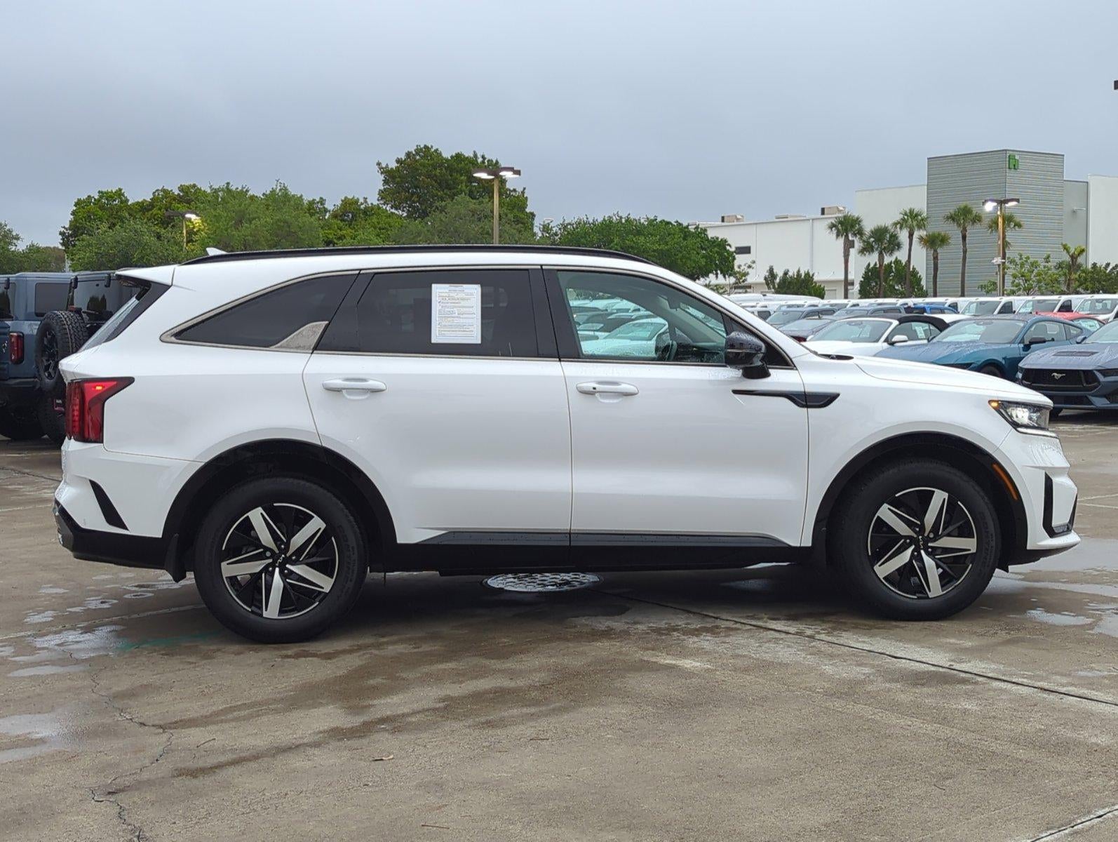 2022 Kia Sorento S FWD