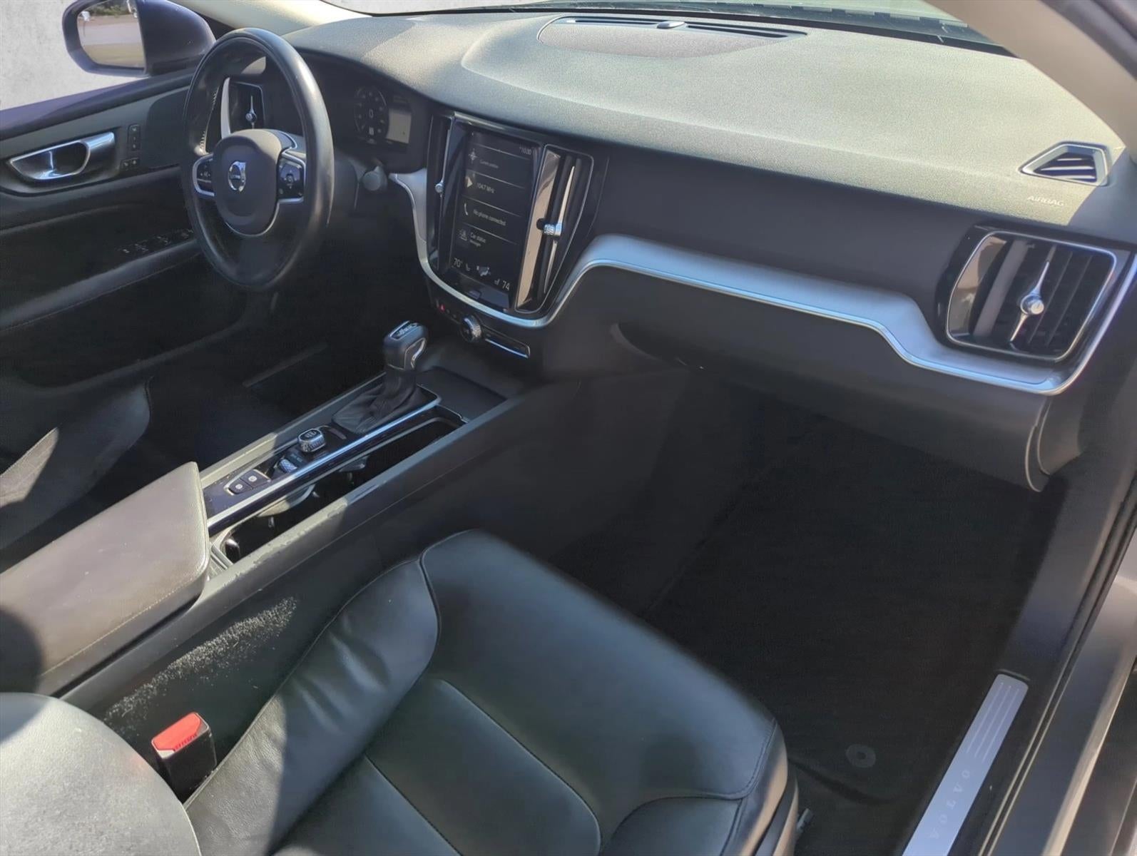 2020 Volvo S60 T6 AWD Momentum