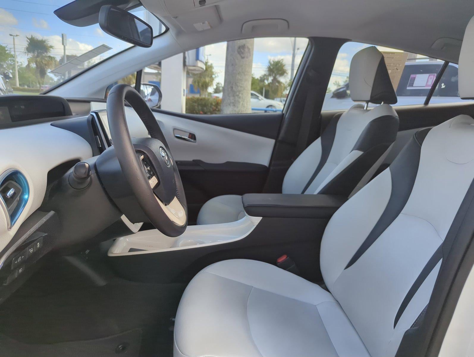 2018 Toyota Prius Four (Natl)