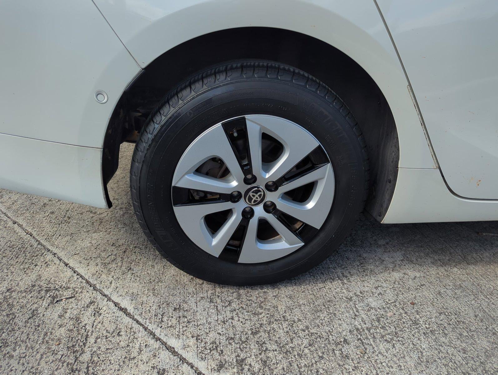 2018 Toyota Prius Four (Natl)