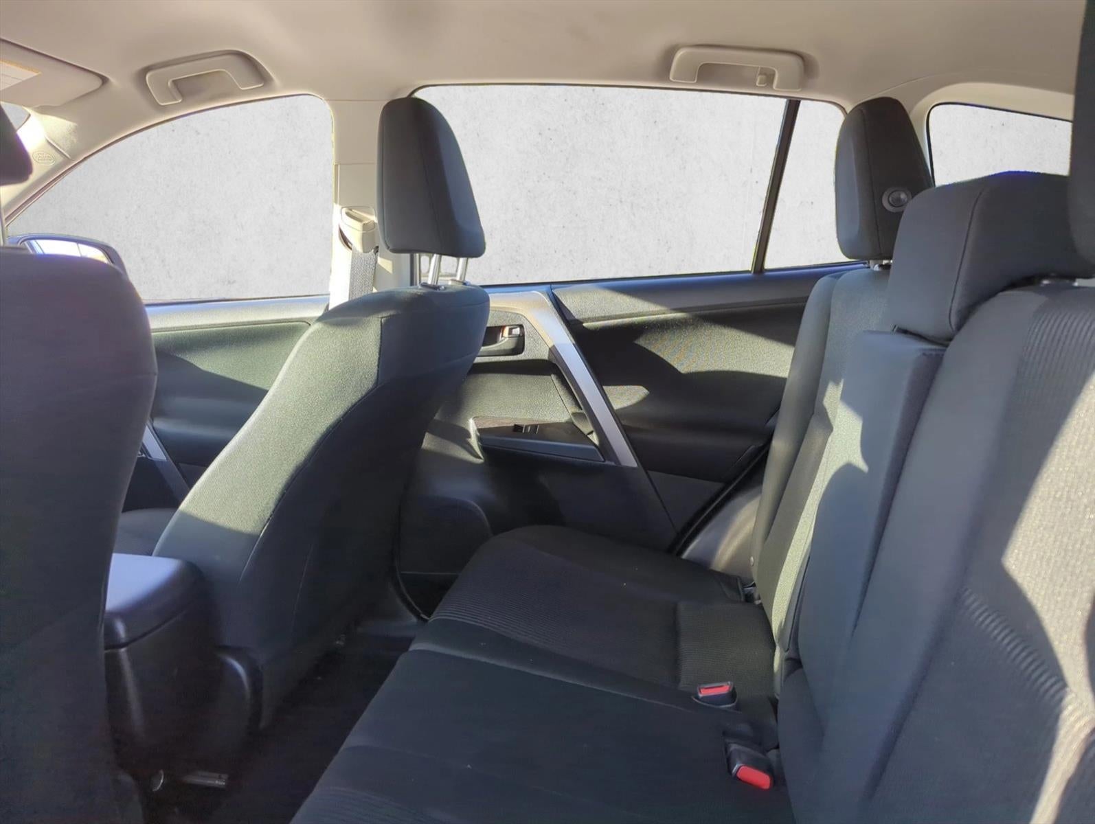 2018 Toyota RAV4 LE FWD (GS)