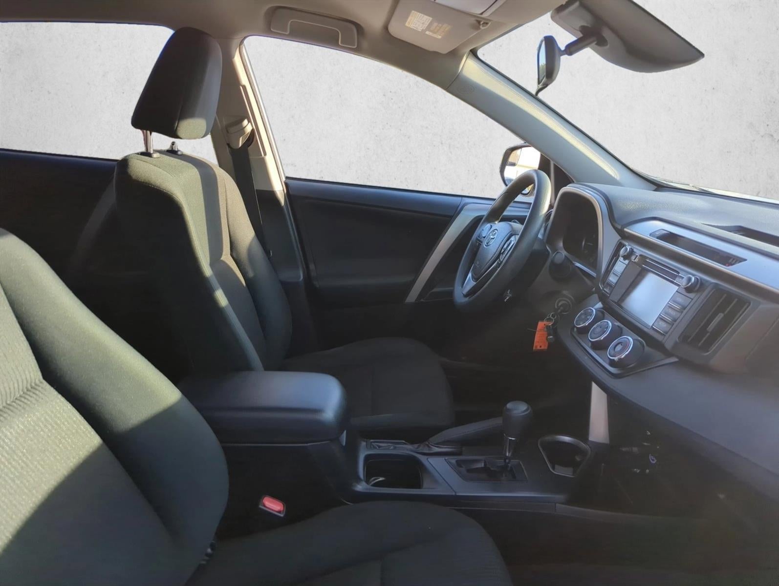 2018 Toyota RAV4 LE FWD (GS)