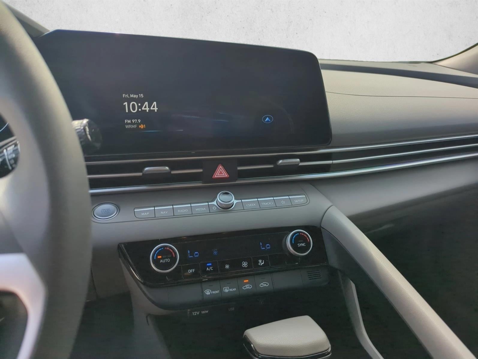 2024 Hyundai ELANTRA SEL IVT