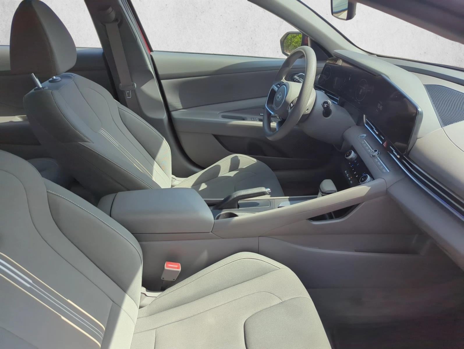 2024 Hyundai ELANTRA SEL IVT