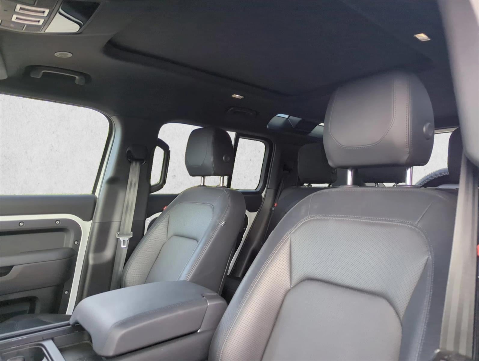 2024 Land Rover Defender 110 P400 X-Dynamic SE