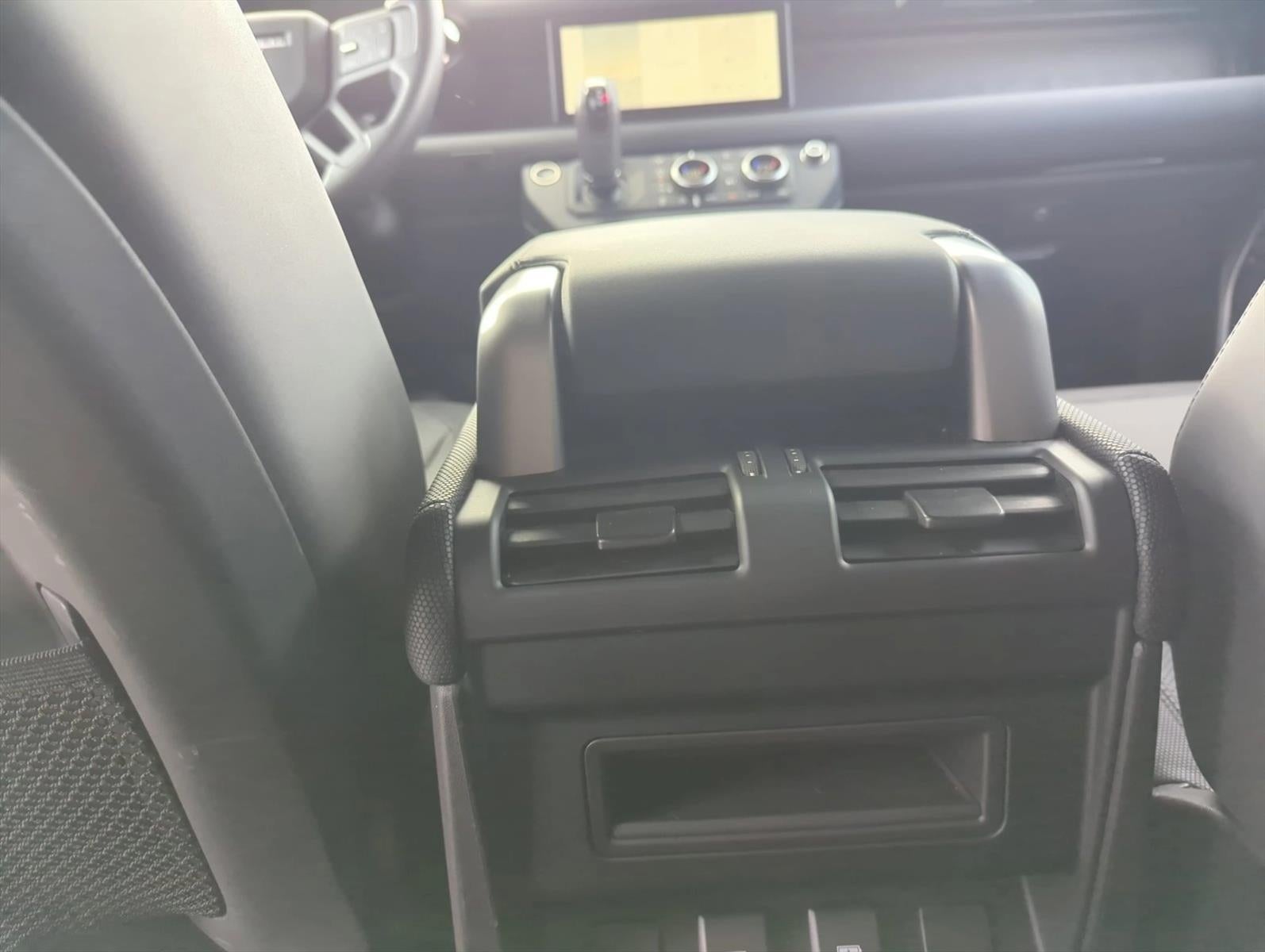 2024 Land Rover Defender 110 P400 X-Dynamic SE