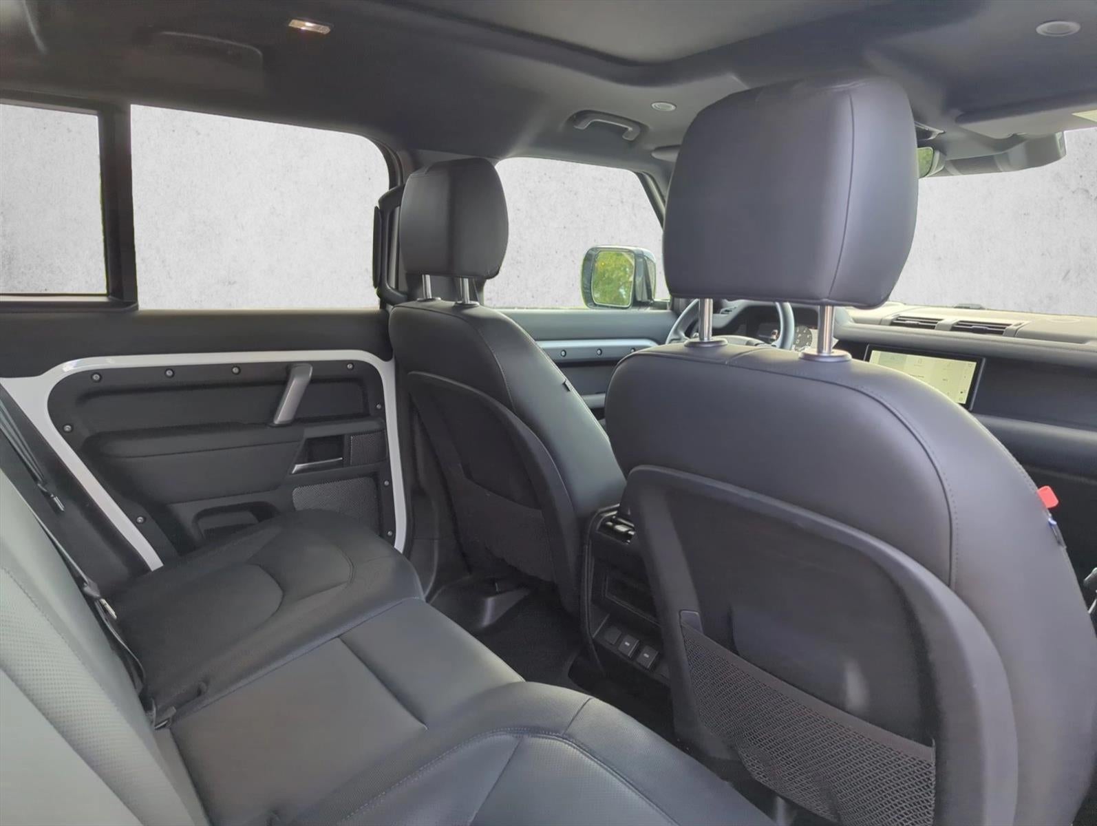 2024 Land Rover Defender 110 P400 X-Dynamic SE