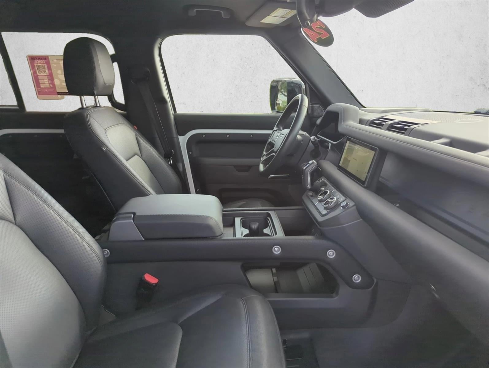 2024 Land Rover Defender 110 P400 X-Dynamic SE