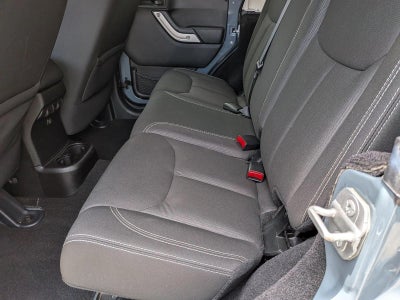 2014 Jeep Wrangler Unlimited 4WD 4dr Sahara