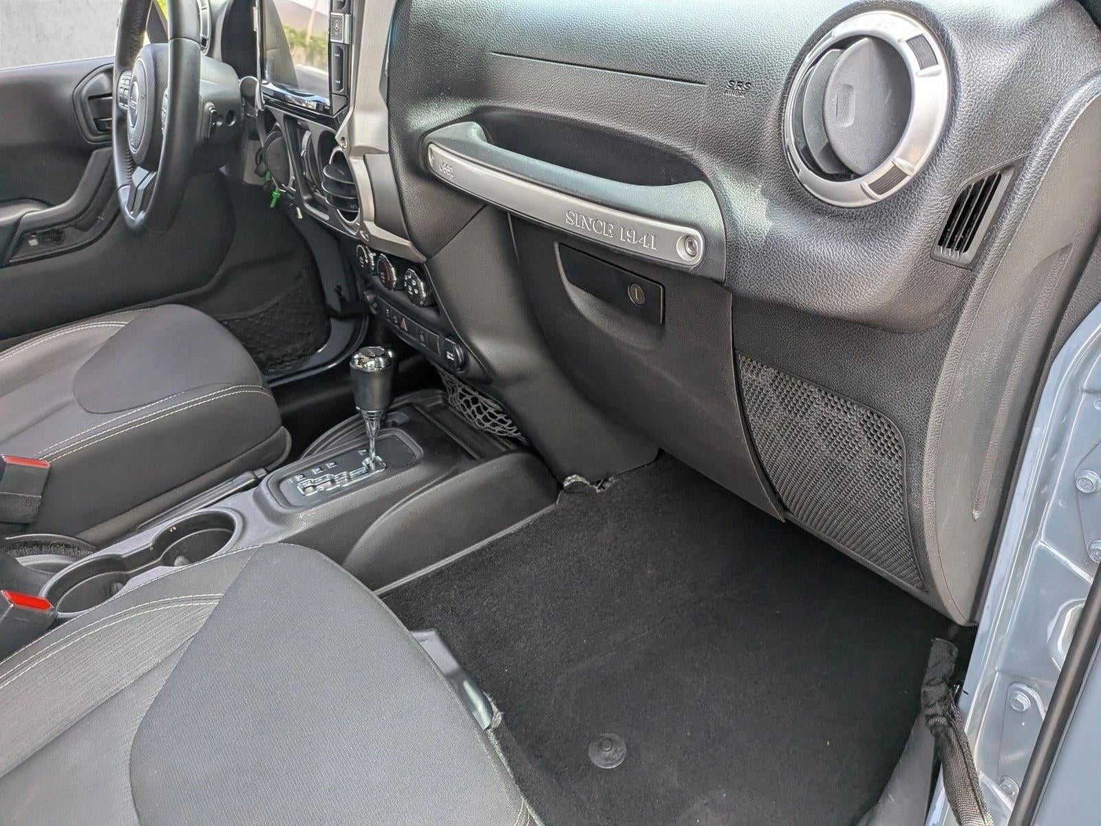 2014 Jeep Wrangler Unlimited 4WD 4dr Sahara