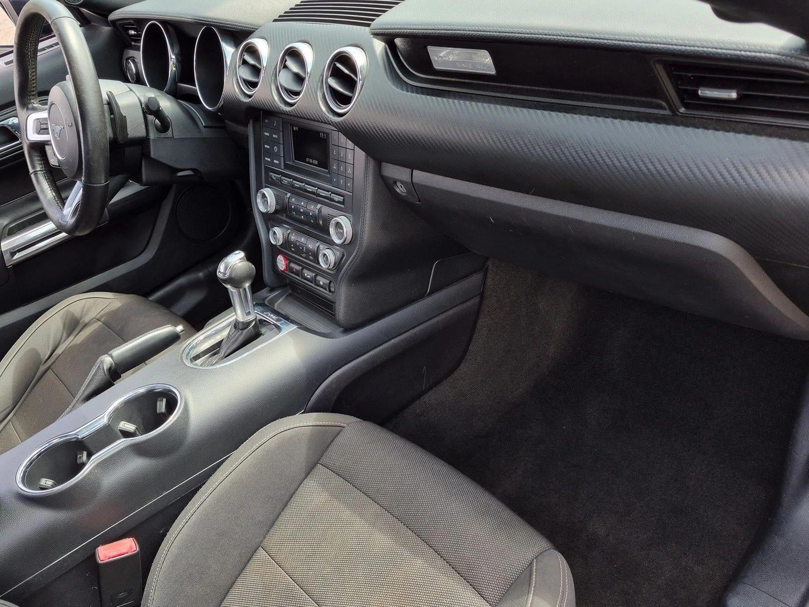 2016 Ford Mustang 2dr Fastback V6