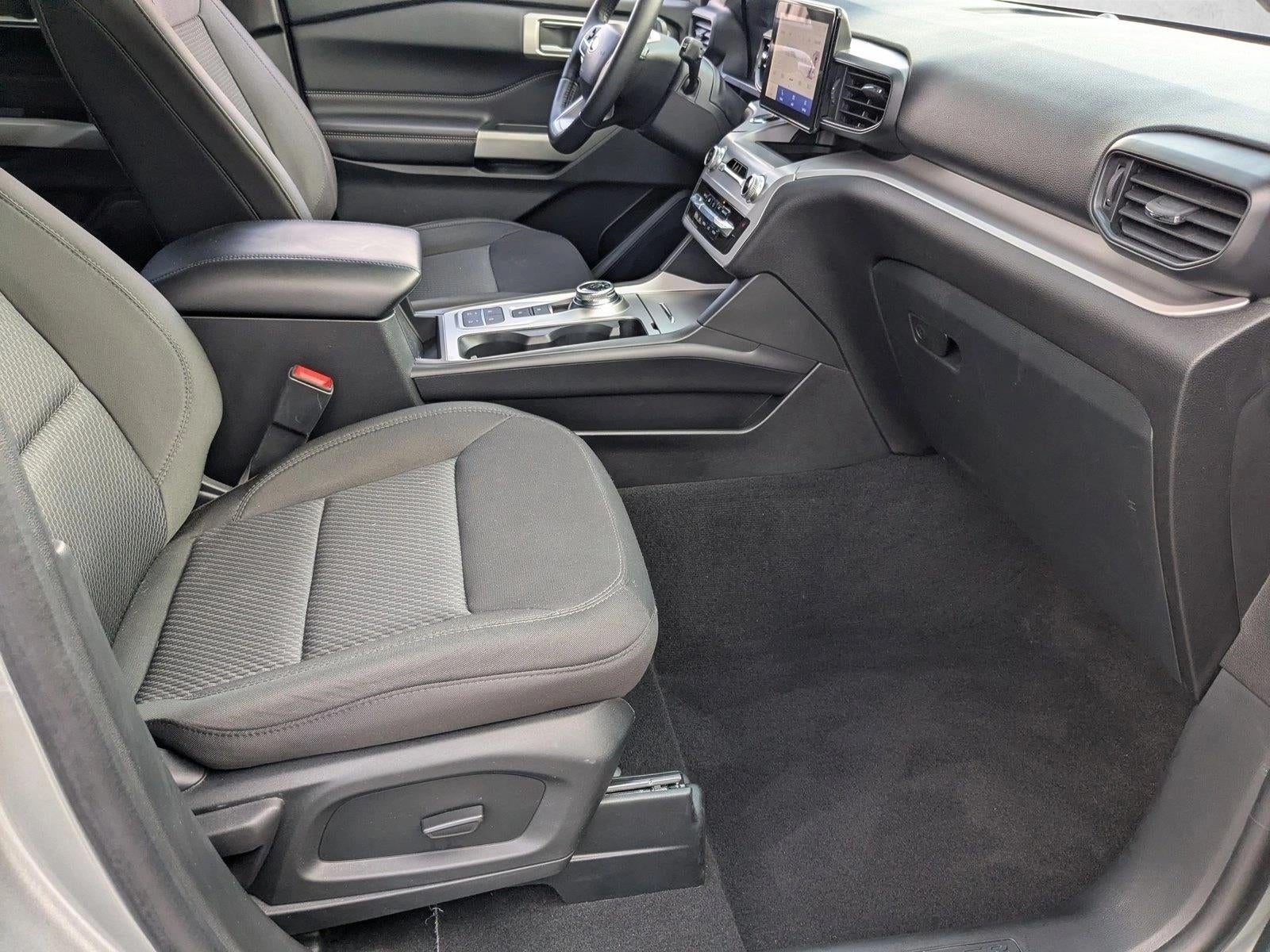 2023 Ford Explorer XLT RWD