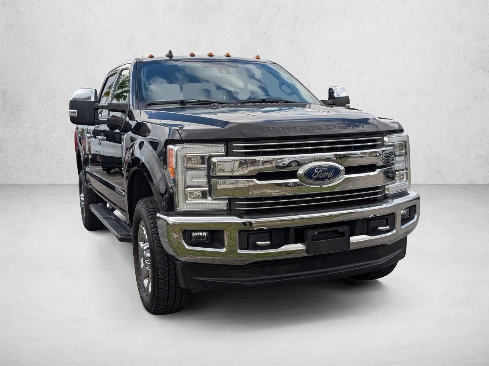 2019 Ford Super Duty F-350 SRW LARIAT 4WD Crew Cab 6.75' Box