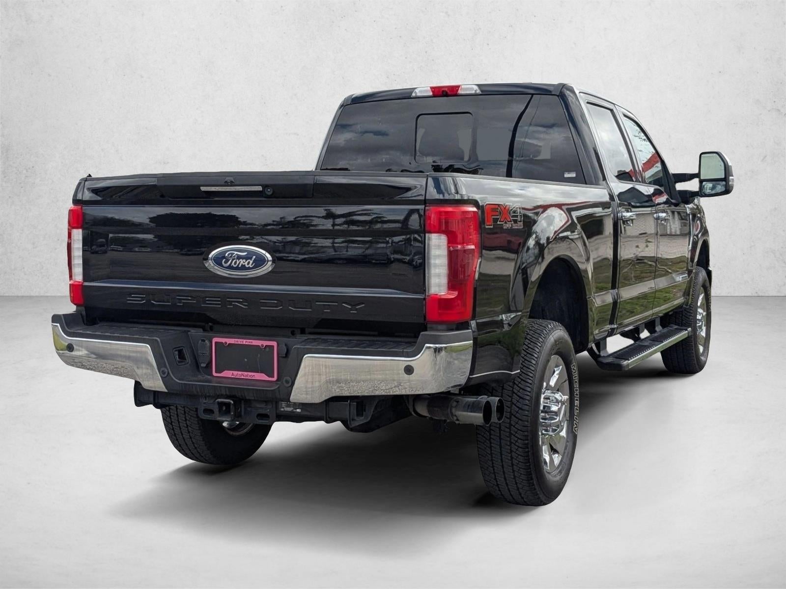2019 Ford Super Duty F-350 SRW LARIAT 4WD Crew Cab 6.75' Box