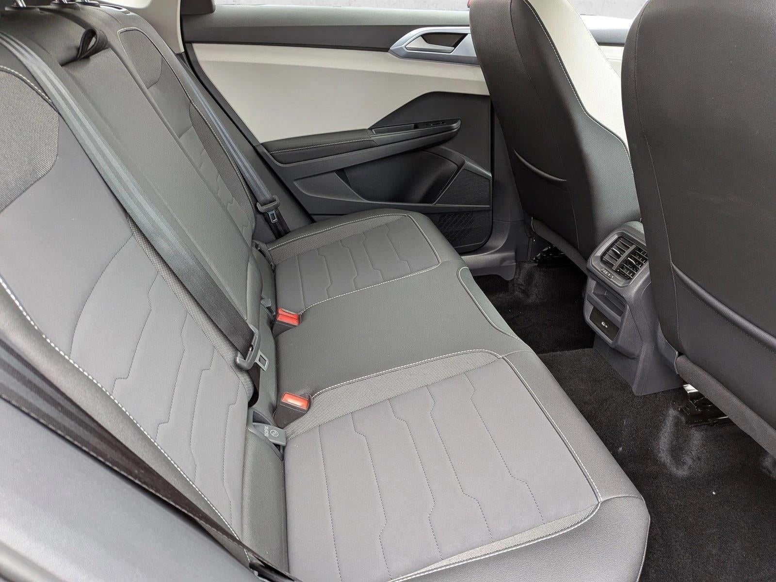 2025 Volkswagen Taos SE FWD