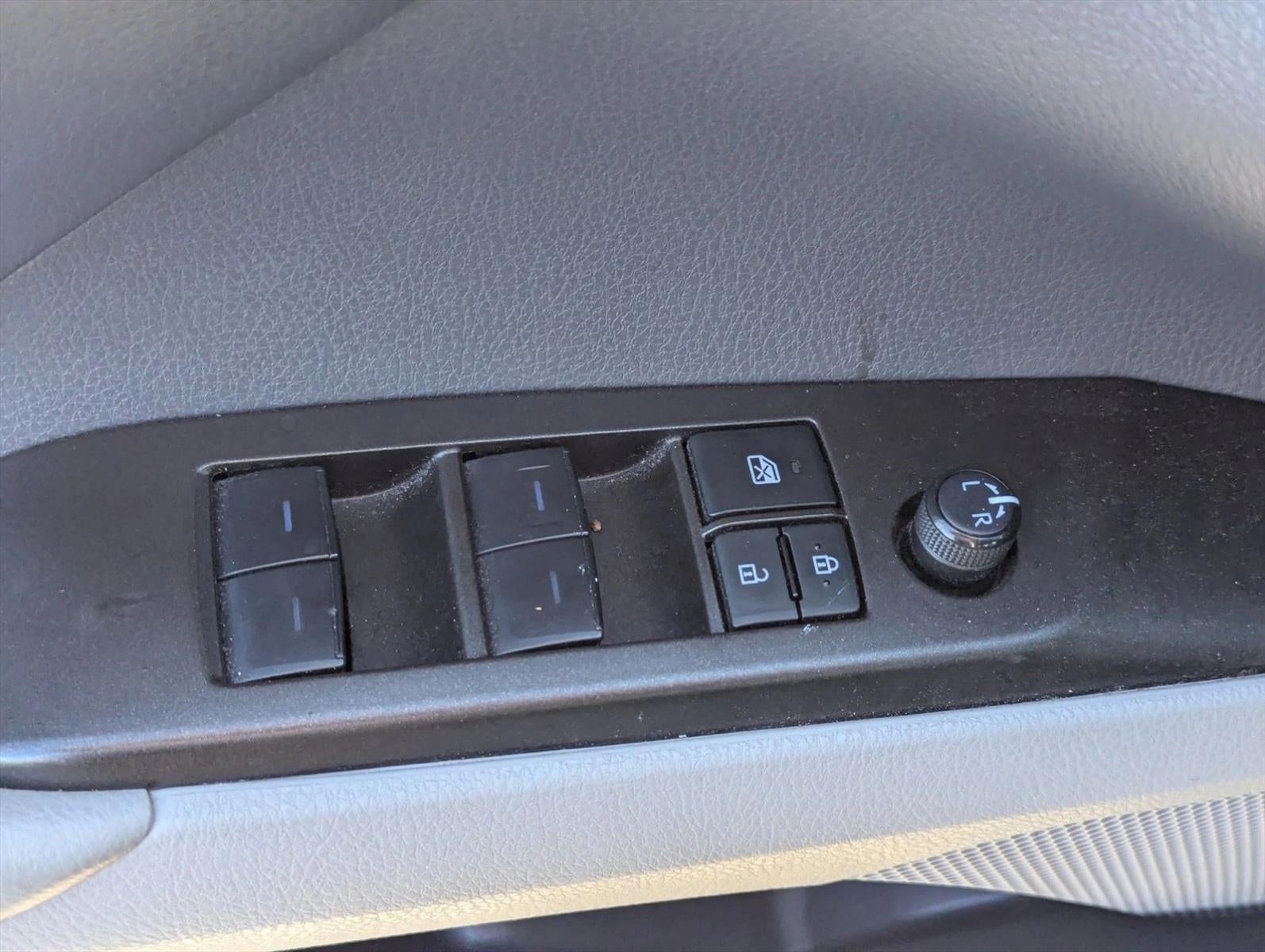 2023 Toyota Camry LE Auto (SE)