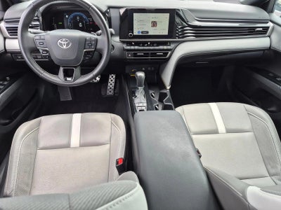 2025 Toyota Camry SE (Natl)