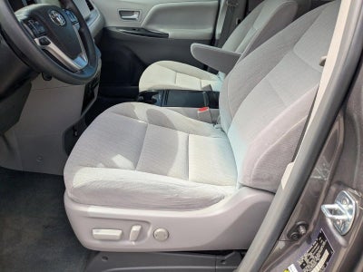 2017 Toyota Sienna LE FWD 8-Passenger (Natl)