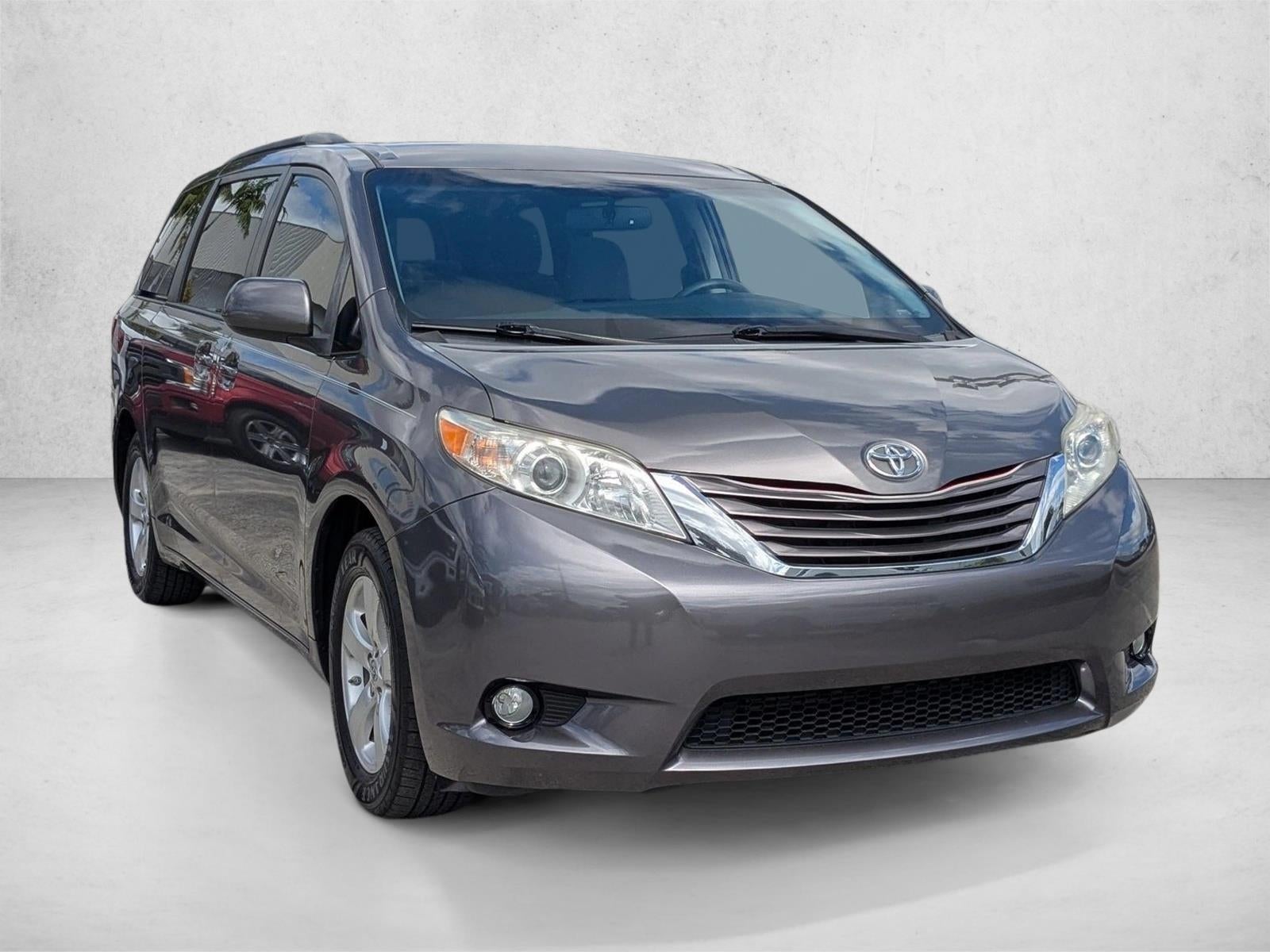 2017 Toyota Sienna LE FWD 8-Passenger (Natl)