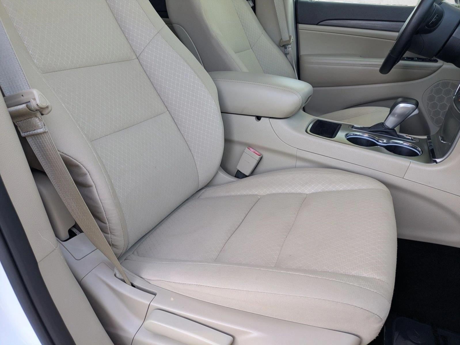 2019 Jeep Grand Cherokee Laredo E 4x2