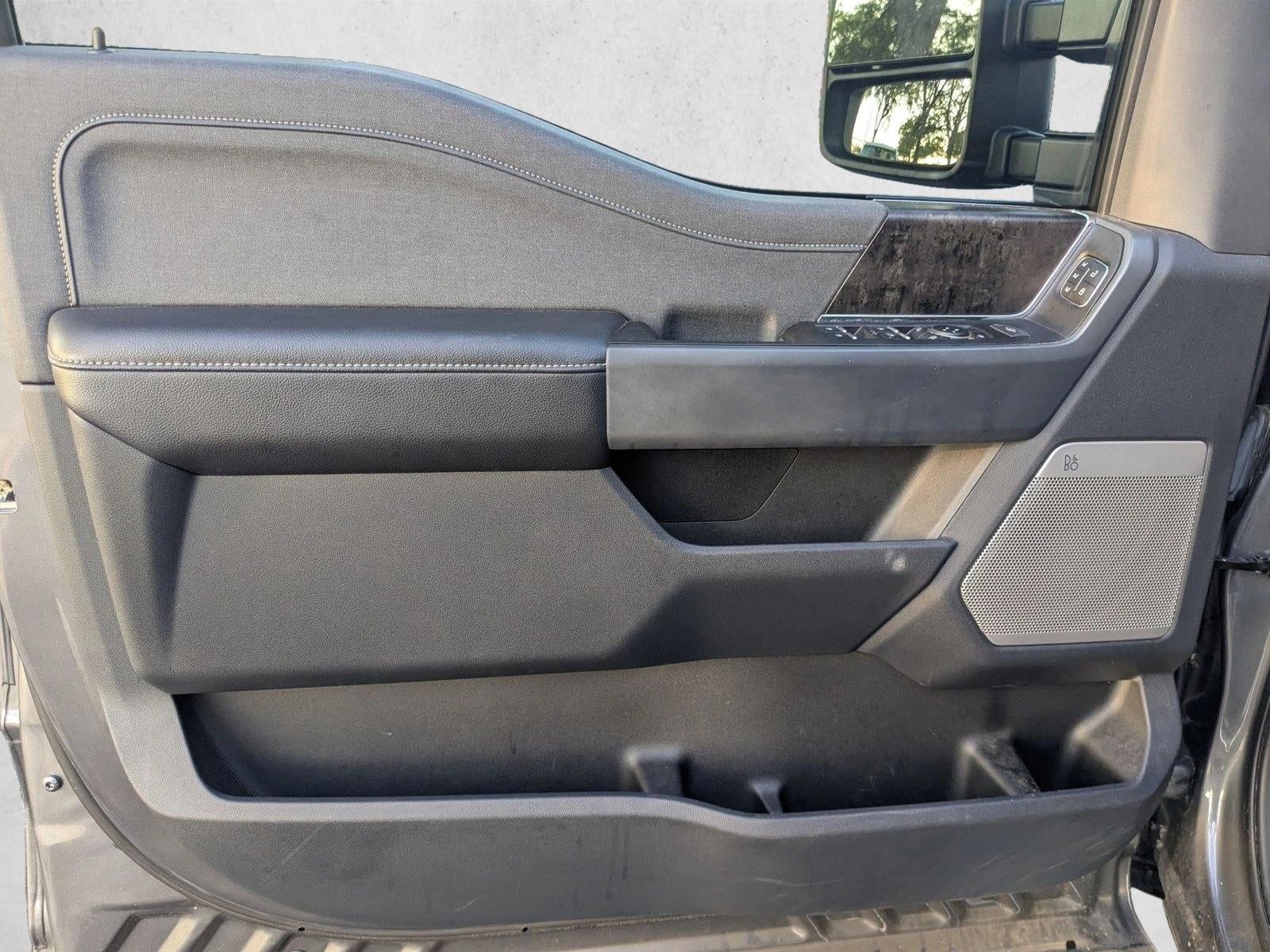 2023 Ford Super Duty F-250 SRW LARIAT 4WD Crew Cab 6.75' Box