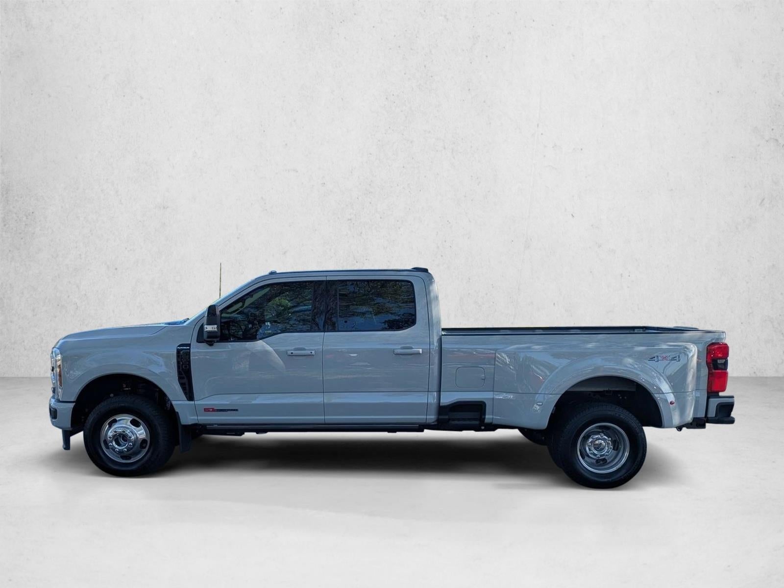 2026 Ford Super Duty F-350 DRW Platinum 4WD Crew Cab 8' Box