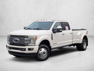 2017 Ford Super Duty F-350 DRW Platinum 4WD Crew Cab 8' Box