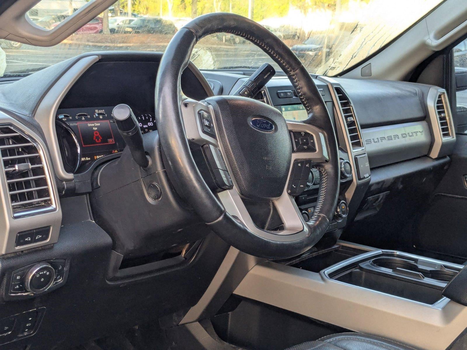 2017 Ford Super Duty F-450 DRW Lariat 4WD Crew Cab 8' Box