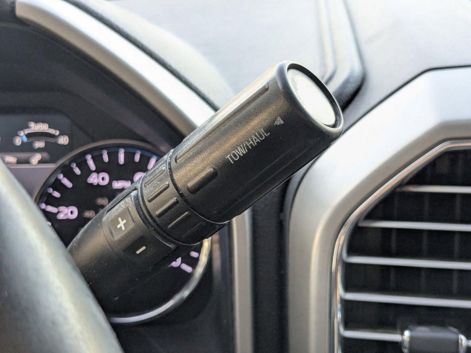 2017 Ford Super Duty F-450 DRW Lariat 4WD Crew Cab 8' Box