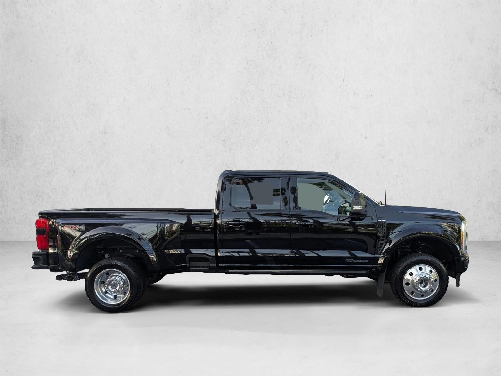 2026 Ford Super Duty F-450 DRW Platinum 4WD Crew Cab 8' Box