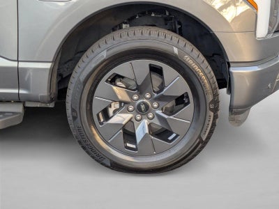 2023 Ford F-150 Lightning LARIAT 4WD SuperCrew 5.5' Box