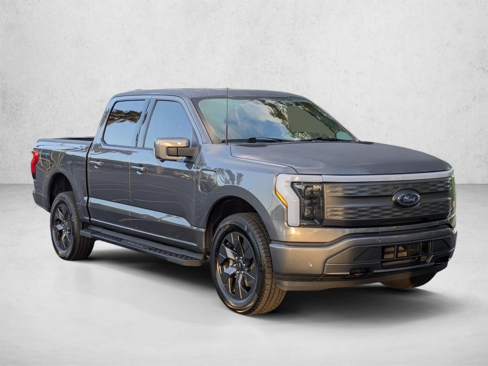 2023 Ford F-150 Lightning LARIAT 4WD SuperCrew 5.5' Box