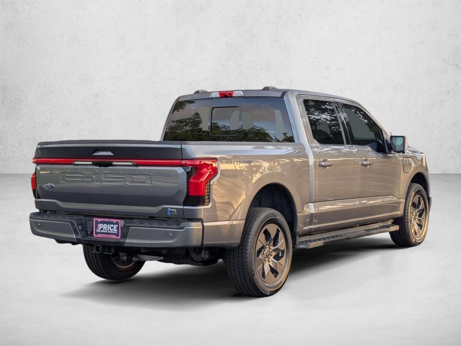 2023 Ford F-150 Lightning LARIAT 4WD SuperCrew 5.5' Box