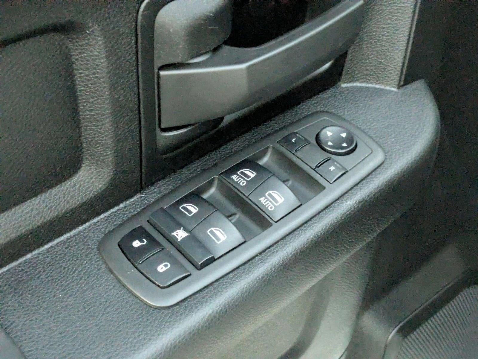 2022 RAM 3500 Tradesman 4x4 Crew Cab 8' Box