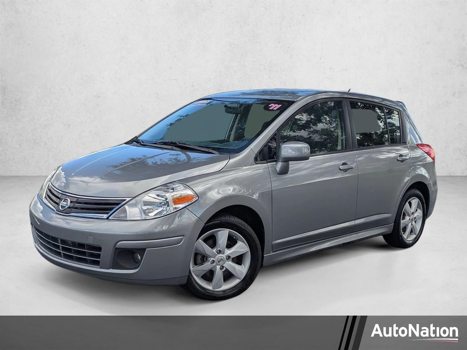 2011 Nissan Versa 5dr HB I4 CVT 1.8 SL