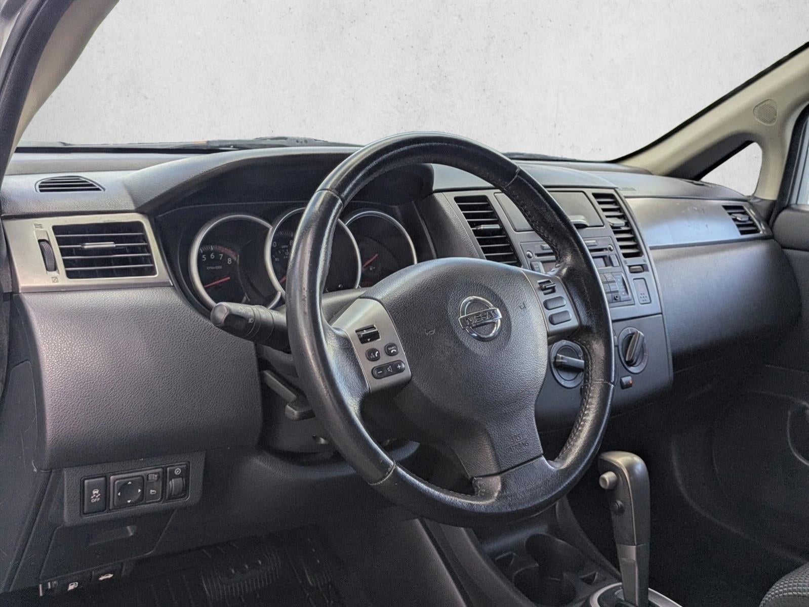 2011 Nissan Versa 5dr HB I4 CVT 1.8 SL