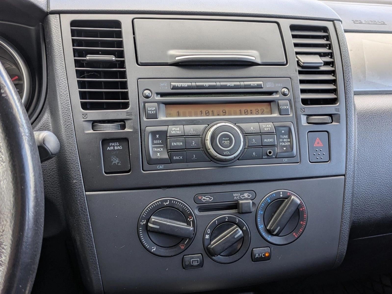 2011 Nissan Versa 5dr HB I4 CVT 1.8 SL
