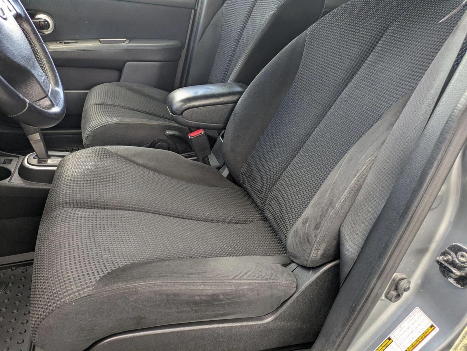 2011 Nissan Versa 5dr HB I4 CVT 1.8 SL